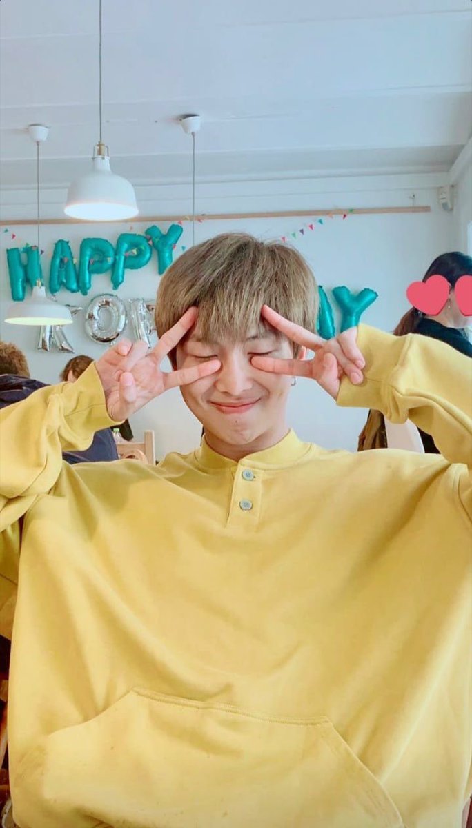 KlEMNAMJOON's tweet photo. Good morning and have a pleasant day ahead✌🏻 https://t.co/1LBr3ebiYz