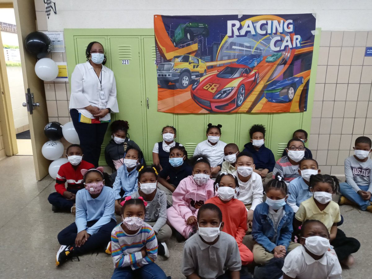 DpscdVernor's tweet image. The rise continues as we celebrated Count Day with our scholars at Vernor. We had pizza, prizes, and fun! What a great day to be counted! #countday #dpscd #studentsfirst