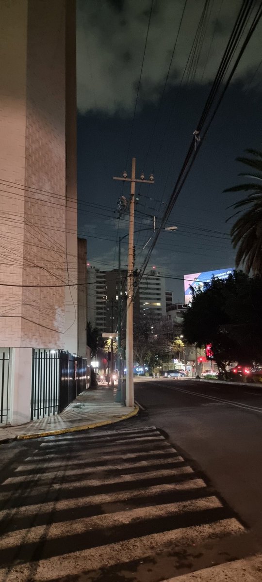 j_amadeo's tweet photo. @MHcesac @AlcaldiaMHmx Luminarias apagadas en Blvd. Miguel de Cervantes Saavedra, entre Presa Falcón y Presa Palmito, ¿pueden repararlas, por favor? https://t.co/ErOZd7UGmP