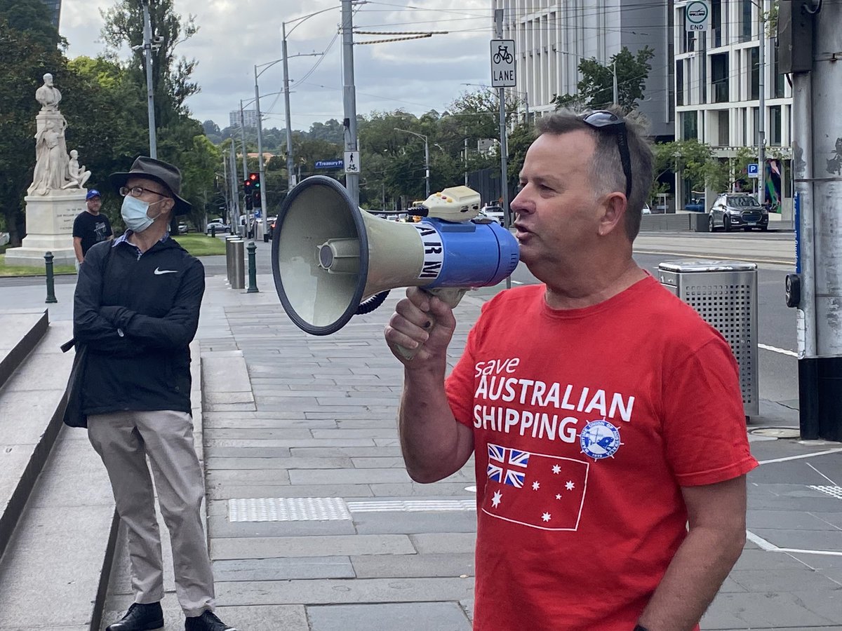 A great turnout at short notice protesting the opening of the Quad meeting in Melbourne. 

Banners and flags from IPAN, No AUKUS Vic, @MaritimeUnionAU <a href="/RTBUnion/">RTBU</a> 

Speakers included <a href="/NukeDaveSweeney/">Dave Sweeney</a> and Dave Ball, MUA. 

#noaukus #NoQuad #nowarwithchina