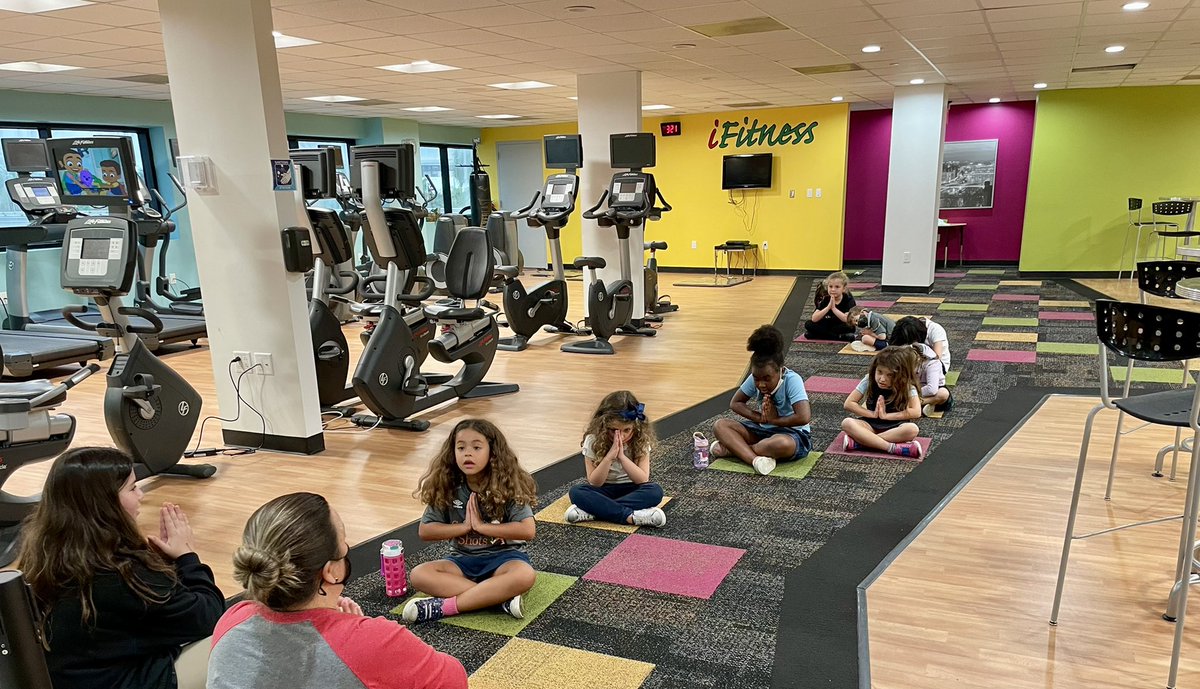iFitness 🧘🏻‍♀️Yoga lessons <a href="/iPrepAcademy/">iPrep Academy</a> @MiamiSup Day1 begins w/ Namaste 🙏