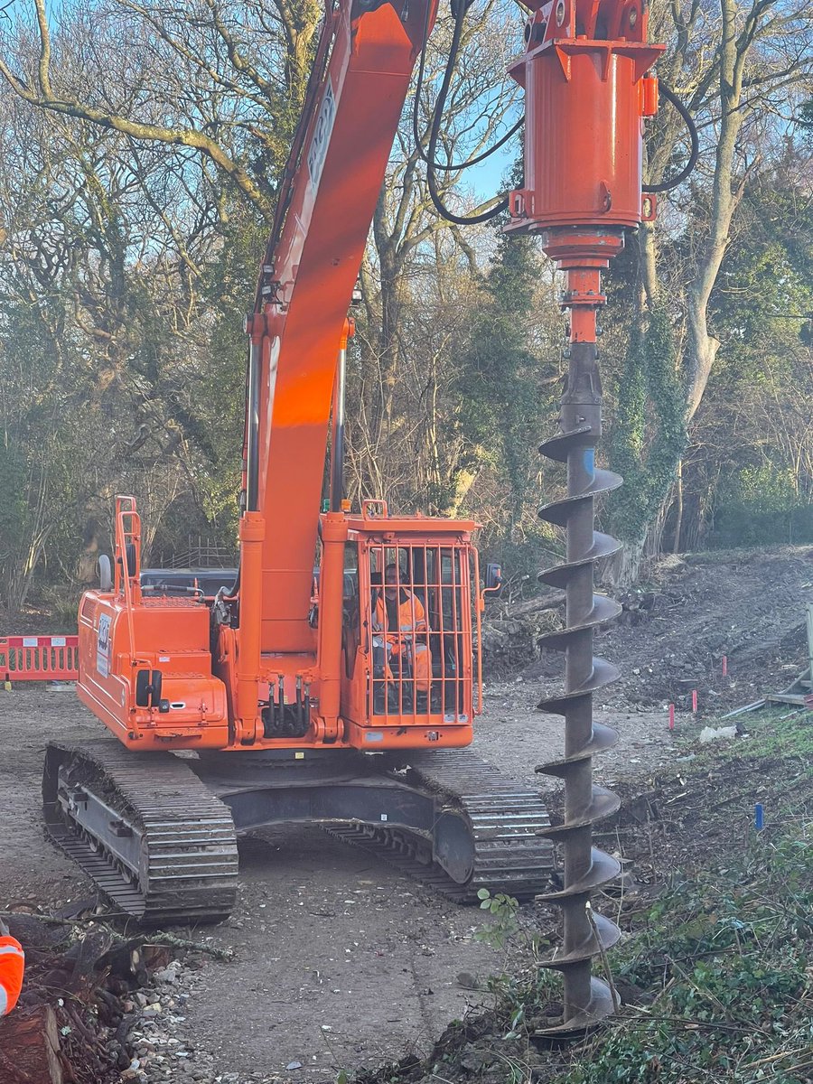 AGDEquipment's tweet photo. We’re installing 10.5 m long 610 mm diameter tubular piles at Hassocks Station, Sussex for CK Rail utilising one of our Hyundai HX330L excavator bases with an array of attachments.
#DangleDrill #SideGripVibro @ImpactHammer #TeamOrange @AGDEquipment https://t.co/OSreSCZd33