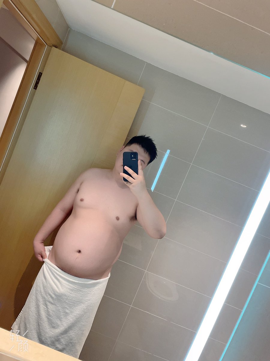 0010Zou's tweet photo. 一个憨憨，想被爱，自己真的不是很主动，有的话可以给我介绍一个 https://t.co/D9SjBp9AMc