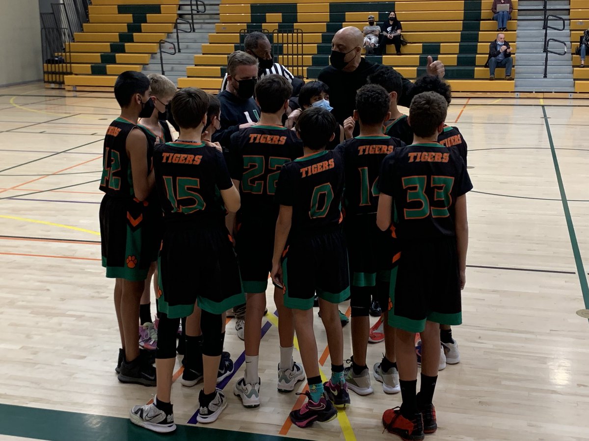 SusanPeers's tweet photo. Go UMS @Coach Seeger https://t.co/TLHTWvS7dY