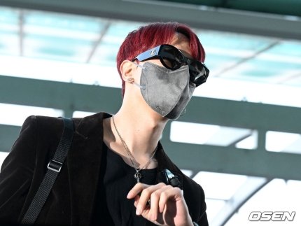 filesrv9's tweet photo. [220210 PRESS📸 @ INCHEON AIRPORT]

#레이븐 #원어스 @official_ONEUS https://t.co/9jnxIXOE2u