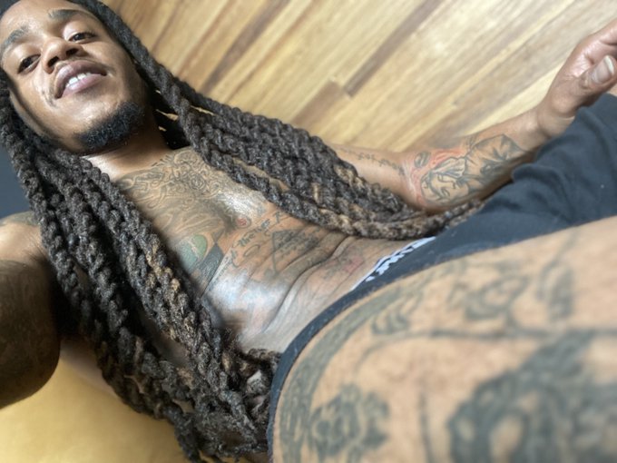 2 pic. I need someone that's gonna sit back and admire me for who I am. Trace my ink with your tongue