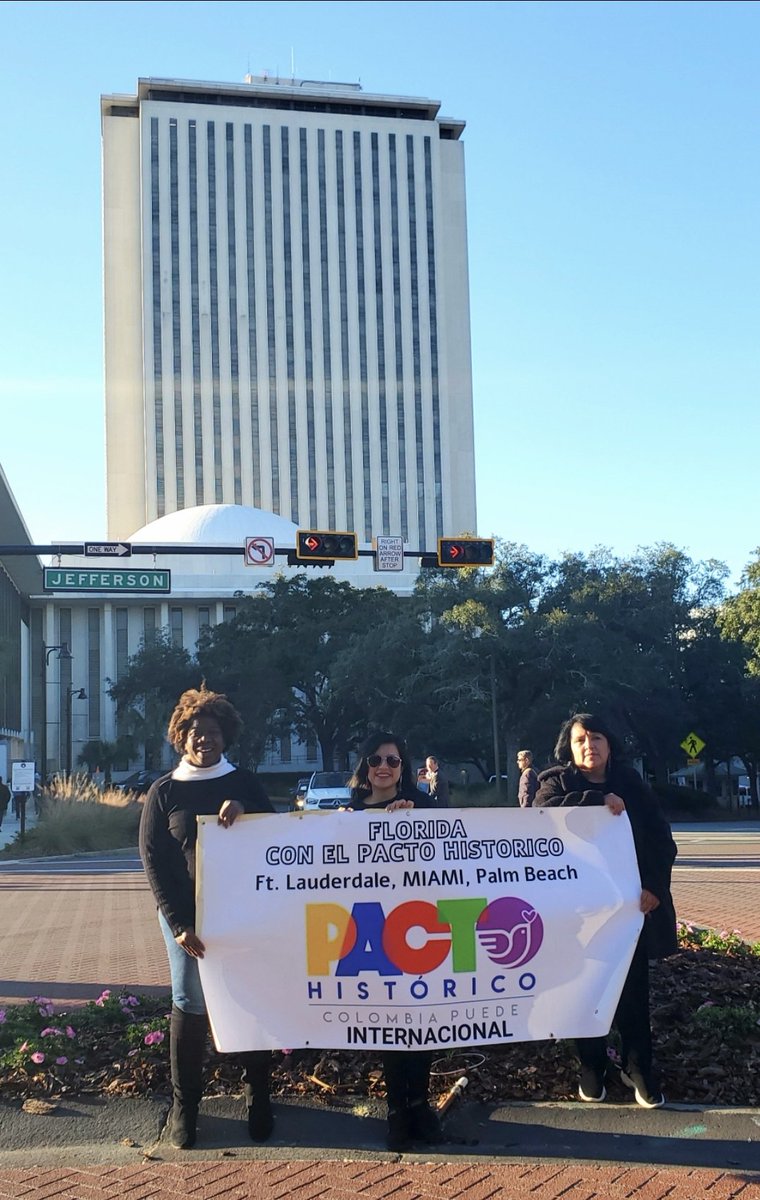 ProgresistasMIA's tweet photo. En Tallahasse, capital de Florida, con el #PactoHistorico, visitando legisladores como comunidad Colombiana sobre la necesidad de cambio en Colombia!
#MiamiHumana con el #PactoHistorico
Con @Wayunkerra @KarmenEs401 a curul del exterior
Sus propuestas: https://t.co/b2lvfibF5j https://t.co/XBQmvFtR1c