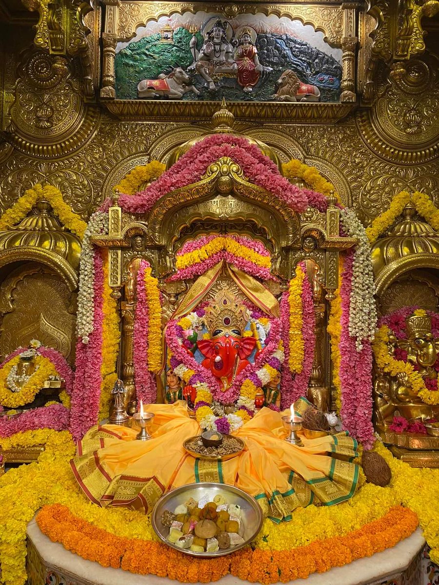 banke_shri's tweet photo. जय श्री सिद्धिविनायक 💛🙏 https://t.co/kSAxp5YHi9