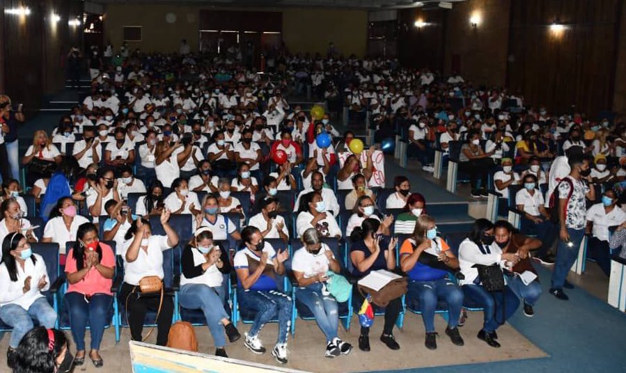 Realizamos el “1er Encuentro Estadal de Supervisores/as y Directores/as” en el Edo. #Cojedes donde escuchamos los aportes y peticiones del sector educativo en la región.

<a href="/NicolasMaduro/">Nicolás Maduro</a>
@MPPEDUCACION