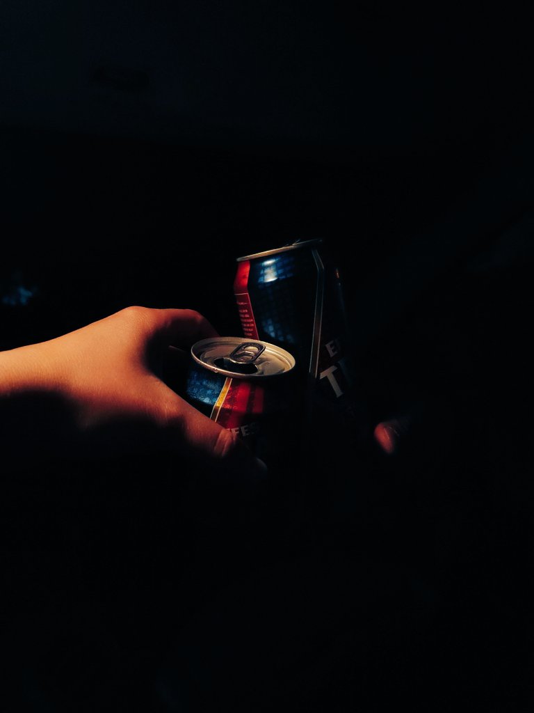 ولا ألومُ صديقي حين يَخذِلُنِي
أنا المَلُومُ على حُسن الرَّجَا فيهِ!!