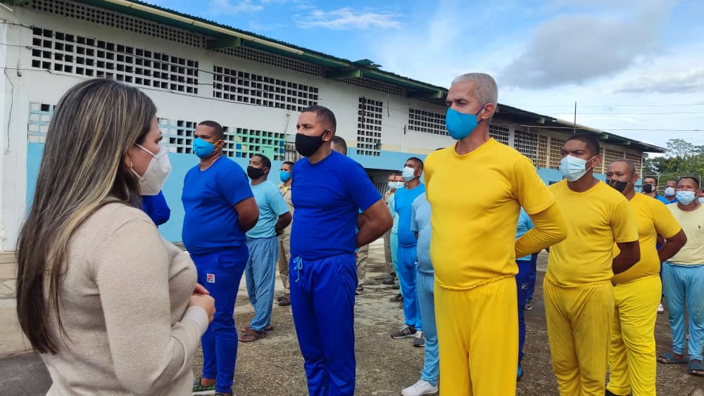 mirelct's tweet photo. #09Feb Inspección en el Complejo Penitenciario el Dorado del estado Bolívar, supervisando las condiciones dignas de reclusión y garantía de los #DDHH #VenezuelaTierraDePaz
@NicolasMaduro @delcyrodriguezv https://t.co/KsNr4CKFWx