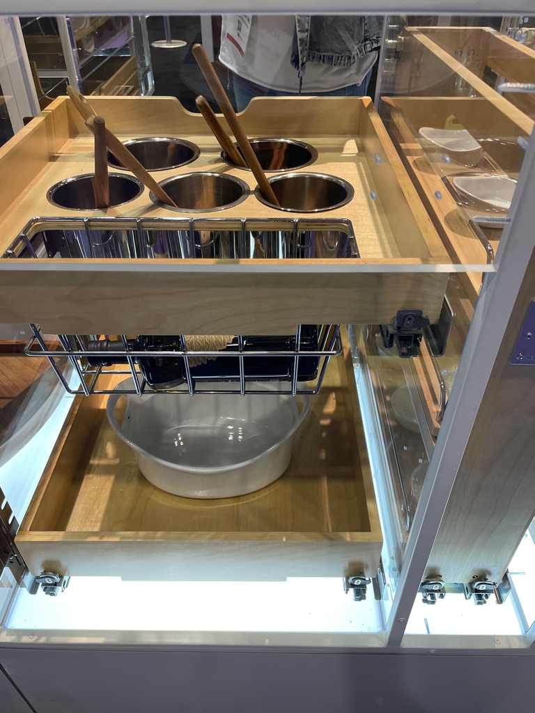 CCFFcompany's tweet photo. Day 1 Highlights from KBIS. π
#KBIS2022
#creativecabinetsff #creativecabinets #kitchenandbath #refinishing #remodeling #refacing #marietta #ccff #home #design https://t.co/U8WZKyyNeT