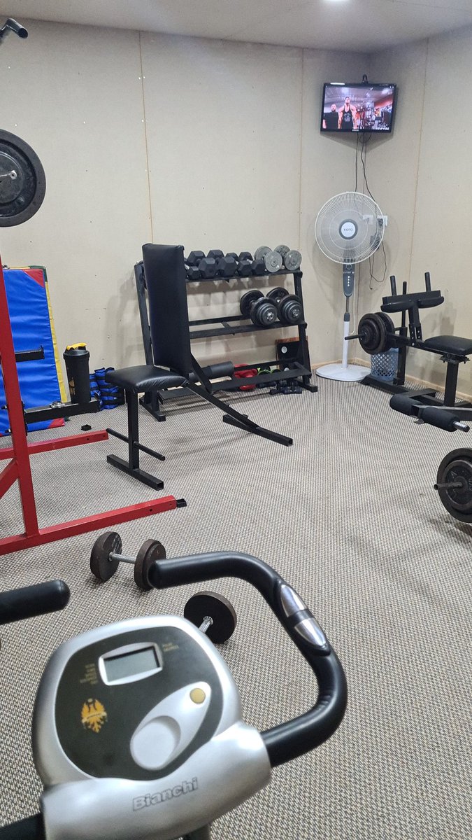 Gacitua030's tweet photo. Amor a mi homegym 🙌 #TrainingModeOn https://t.co/i75021wQqN