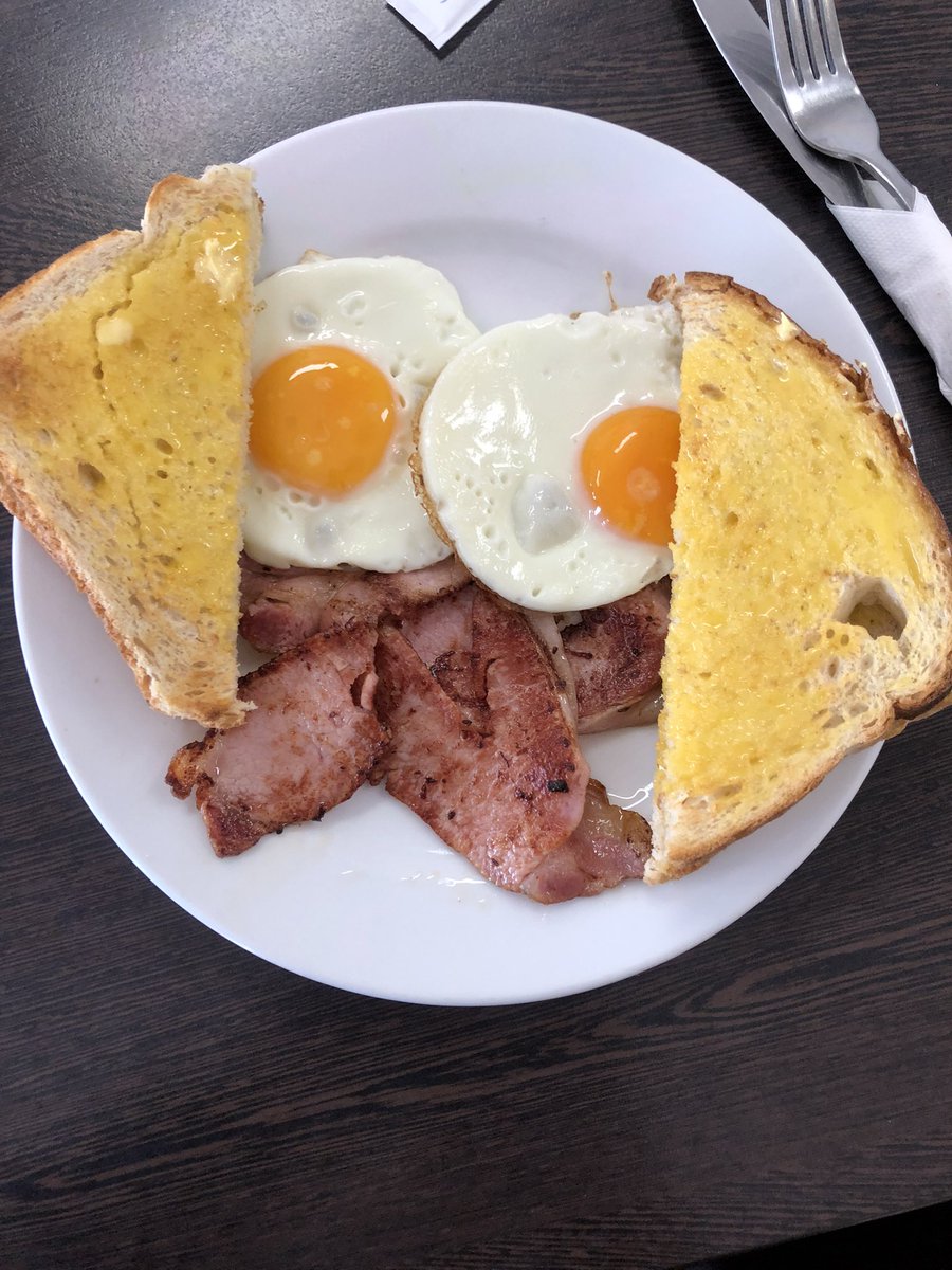 headfulloffood1's tweet photo. My breakfast is telling me it’s new ear muffs are toasty warm https://t.co/iBTWtuNdkC
