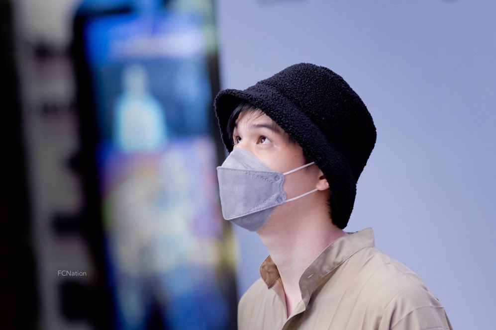 haochalarmtosky's tweet photo. เขาเหม่อ เราก้อเหม่อ #skywongravee https://t.co/WvFLIor73f
