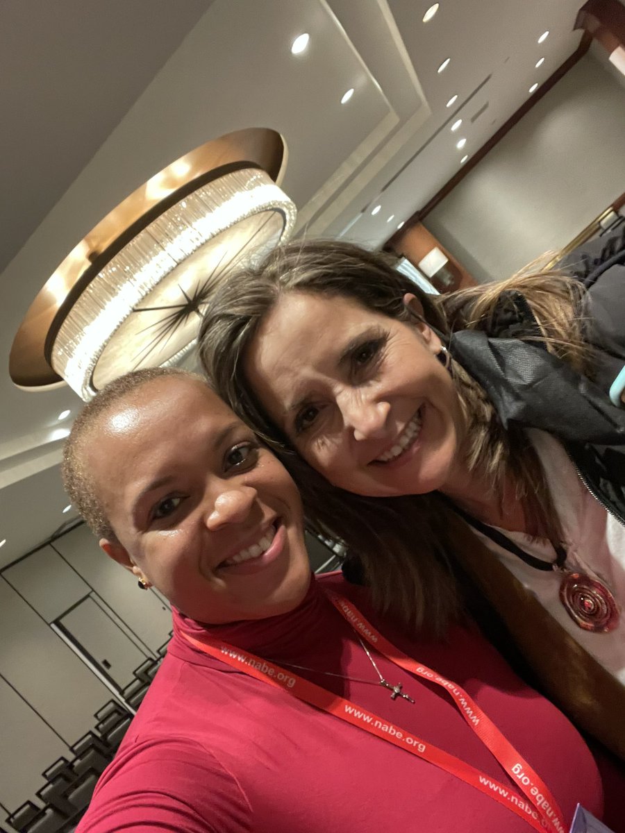 🚨OMG! I met my virtual friend in person!!!! Such a sweet soul! Thank you Dr. Salva @MsSalvac for the grounded and invested work you are doing for students around the world💛@ebrownro @HISDMultiPrgms