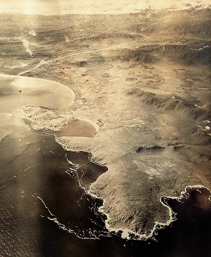 CoquimboAntiguo's tweet photo. #memoriacoquimbana La bahia de Coquimbo y la bahia de La Herradura vista desde el aire a mediados de los años 40 aprox. https://t.co/zsd0W87IqN