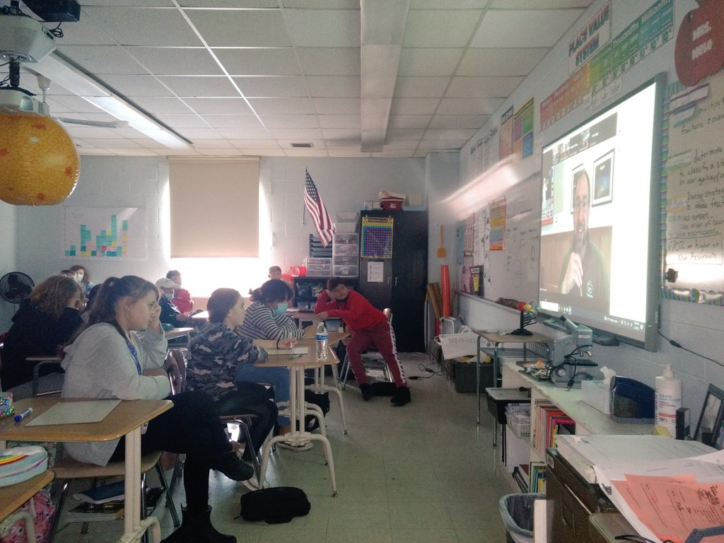 MeleBecky's tweet photo. Such a great virtual chat with Astronomer Chris from the Geauga Park District about planets, stars, constellations, and all our space questions! Love our Naturescopes partnership with Geauga Park District! @ChardonSchools @GeaugaParks @ChardonMS #wearechardon https://t.co/8YLgJ7i7Yg