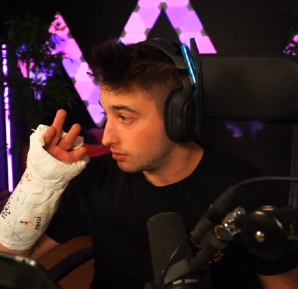 MemesTarifa2's tweet photo. Muchas gracias por el stream ratiii!! 
La verdad que un final épico eh JAJAJAJSKAKA
descansaaaa @bytarifa https://t.co/aZERLPNMAZ