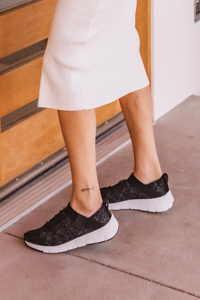 avrelife's tweet photo. The secret to great style is to feel good in what you wear keeping versatility mind.  Let AVRE fill the role of your favorite go-to shoe.

Click the link https://t.co/9rQekx41LB to shop✨

#AVRE #AVREShoes #sustainableshoes #sustainablefashion #ootd #shoes #sneakers #footwear https://t.co/1d3PzW7xcU