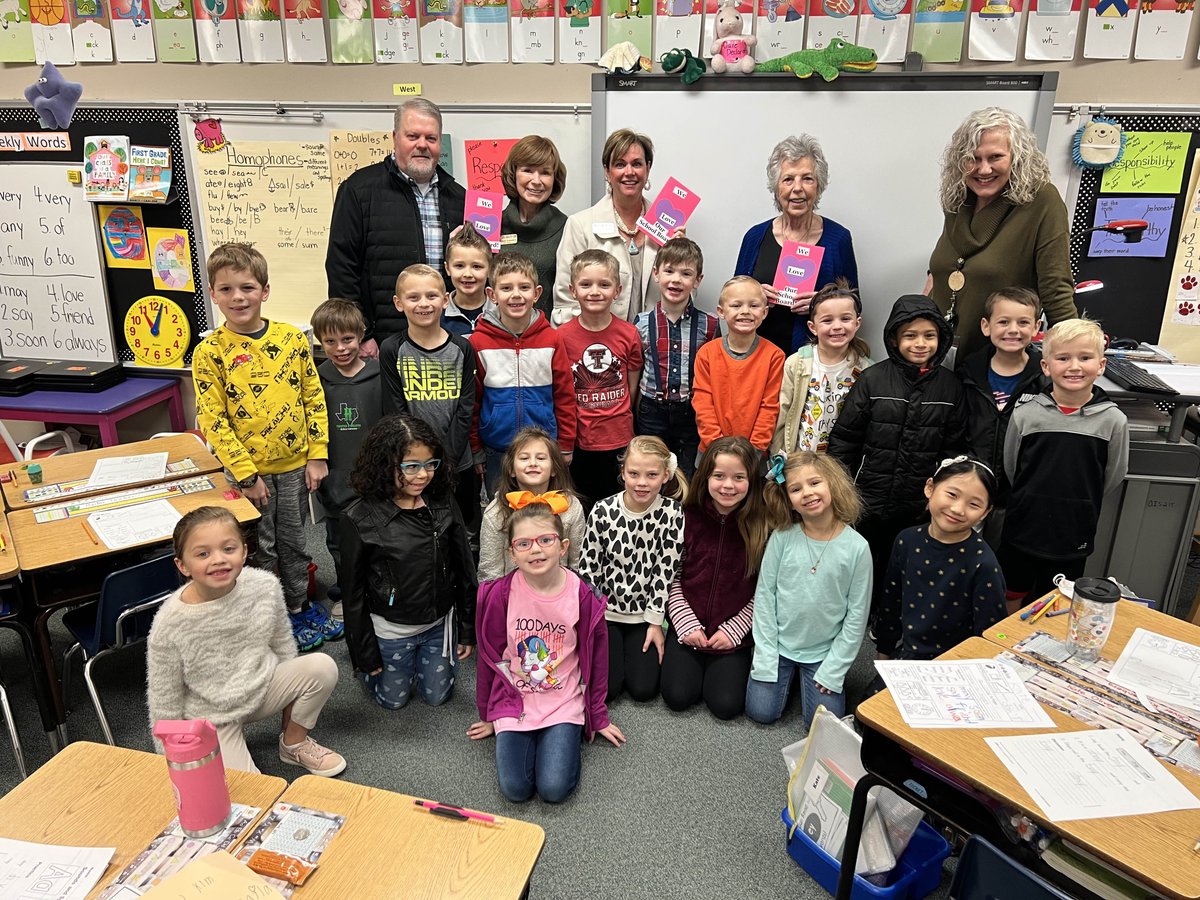 Several GISD school board trustees thanked first graders in Kristen Thigpen’s class for notes displaying their penmanship and accomplishments on Wednesday morning at Oak Woods School. #GISDLead #GISDEngage #GISDInnovate