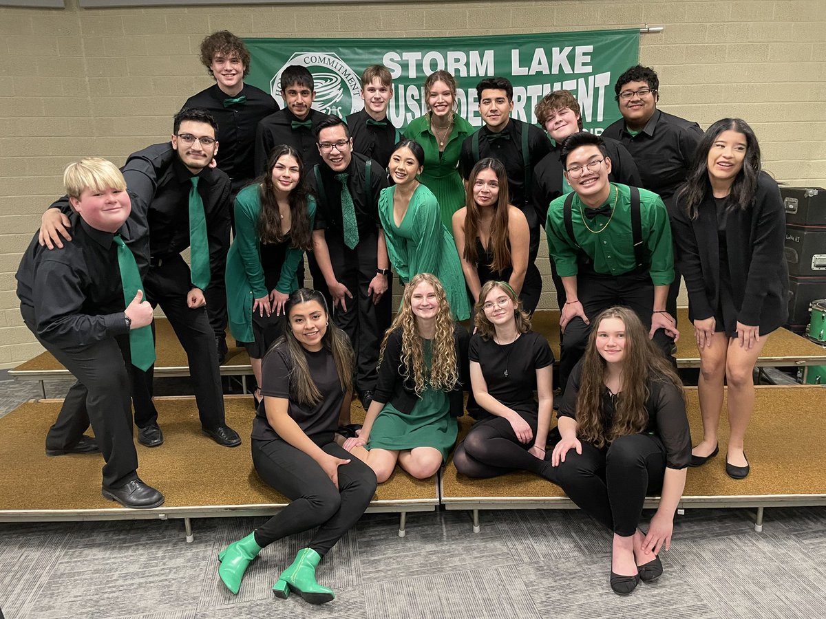 ChoirStorm's tweet photo. And we’re off to a great start! So proud of the hard work and focus of these young singers. Evergreen Vocal Jazz earned a division one rating from all three judges at the IHSMA Jazz Choir Festival last night, which was their first performance of the season. #TornadoPride https://t.co/o0iEmELh9v