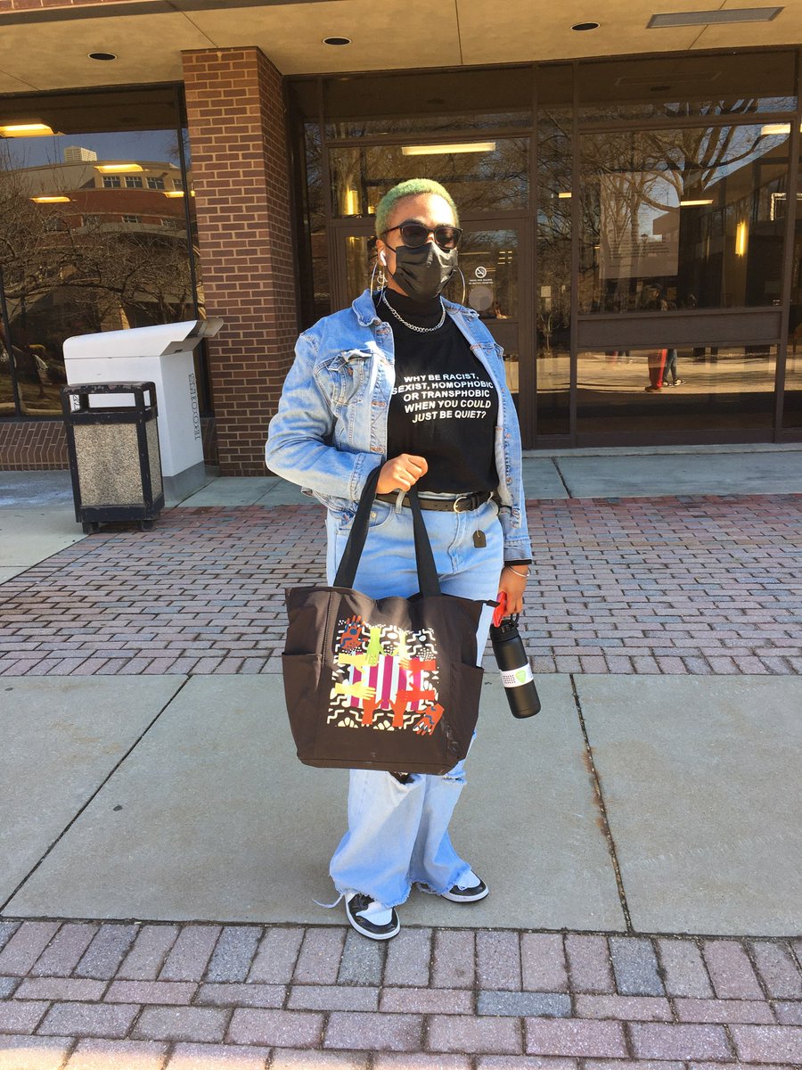 I met one of our students rocking Target's #HBCUDesignChallenge tote bag-- shout out to Ahneiyah!  We celebrate and support @BowieState student, Sharone Townsend, the winning designer of the art work on the bag! #bsu4life #Target #HBCU #BlackHistory @bowiealumni #legacy