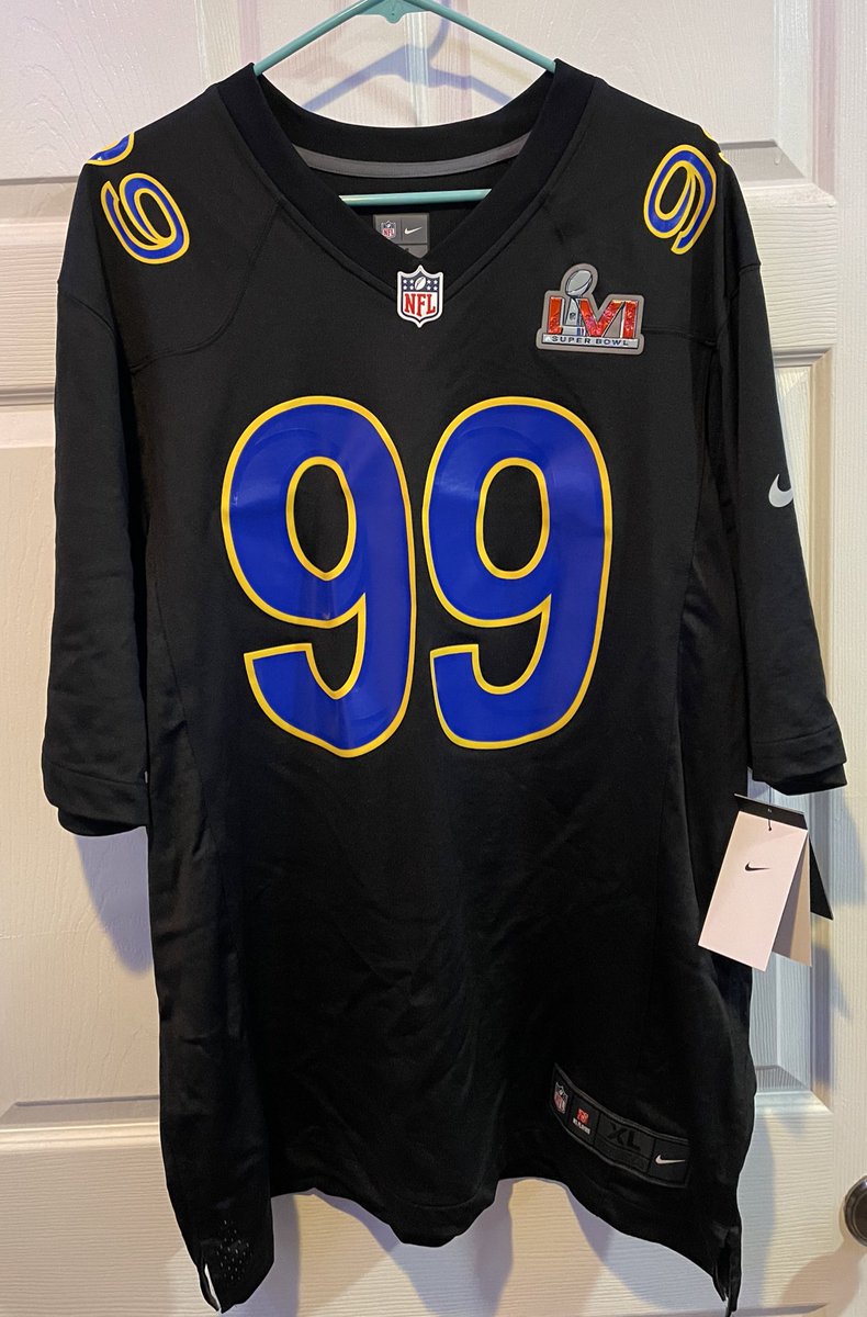 Alopez1432's tweet photo. My Valentine’s Day gift came a little early for Super Bowl 🤩 @mdestiny00 https://t.co/3XUkbAG4v3