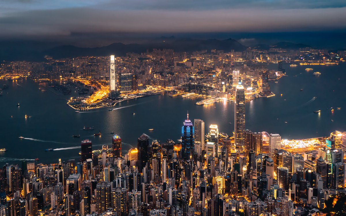 jsrpixel's tweet image. If you want me to describe one of the best things living in Hong Kong, I would show you these shots taken from the Victoria Peak at magic hour without any hesitation. @DJIGlobal @discoverhk