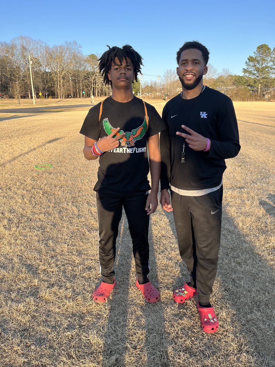1tiptoedomo's tweet photo. work day w/ sandy creek underclassmen WR Jace
•
•
•
@TipToeTraining
#TipToeTraining🐾🤲🏾 https://t.co/wc1hd7FQen