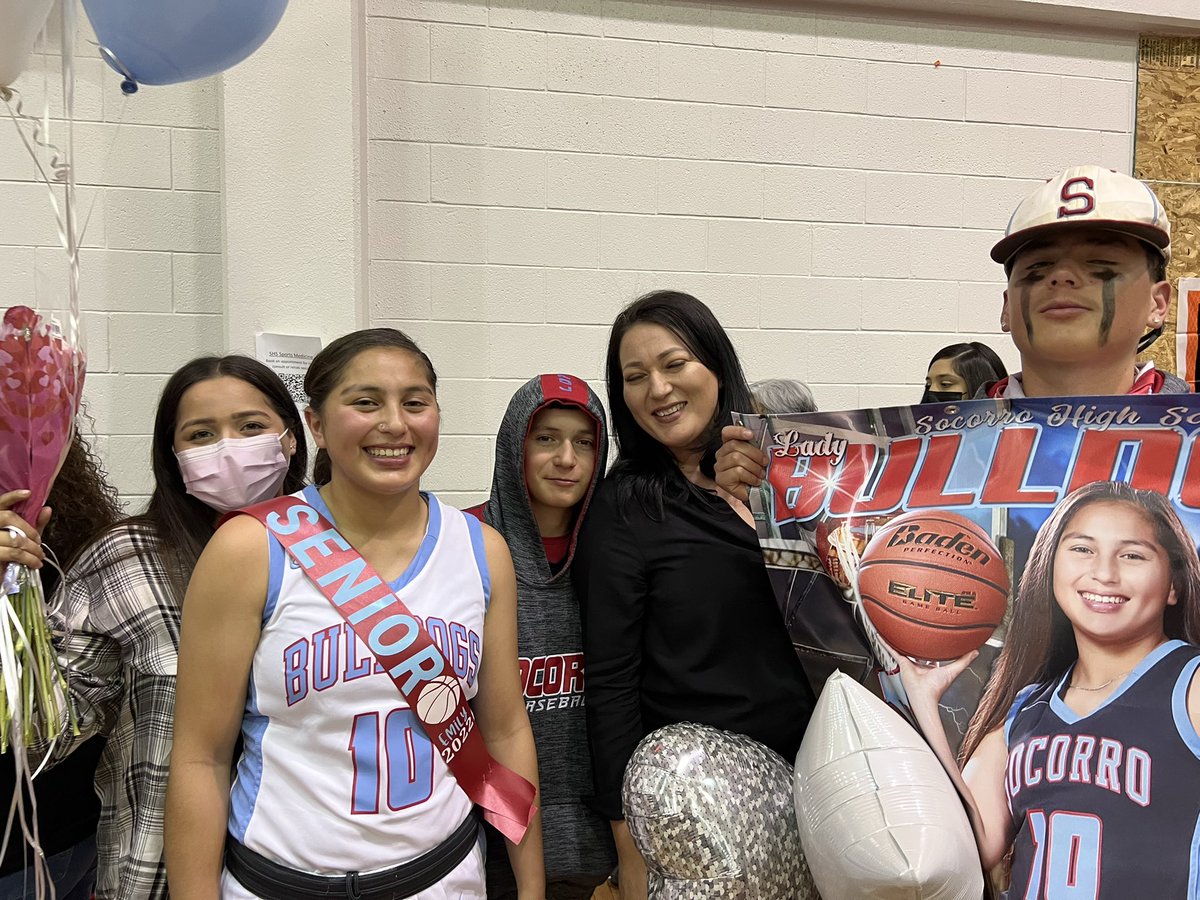 RuvalcabaVSP's tweet photo. Thank you girls for inviting me to your SHS  basketball 🏀 Senior night !Once. Bulldog always a Bulldog! It was wonderful! Wishing you the best in life ! Sky is the limit @MCarmona_SISD @SISD_ADM @Pablo4E @DDelgado_SHS @DefendThePit @SISD_Espanol @SISDAthletics @SISD_FIN https://t.co/HHz1P4Wexo