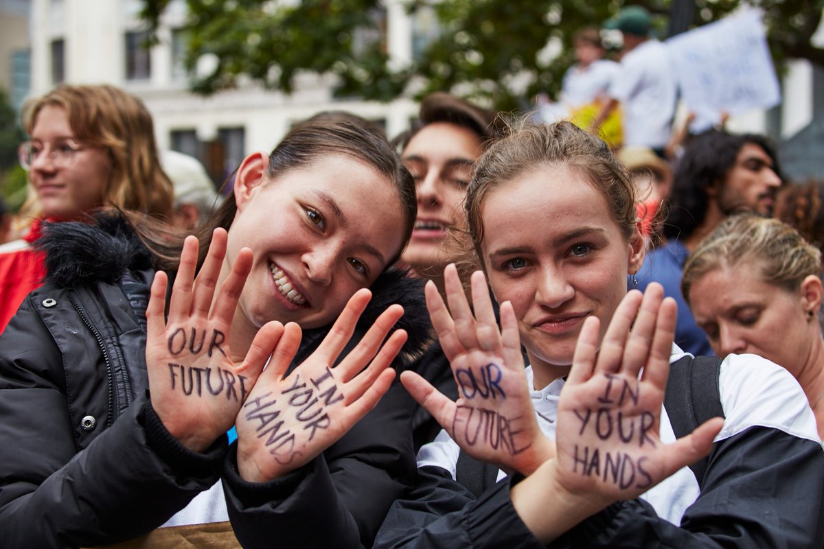 People s actions. Молодежь французы. Youth Strike climate. Лависс и французская молодежь. Информационный центр для молодежи во Франции.