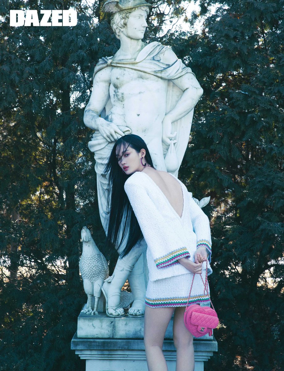 DazedKorea's tweet photo. PARALLEL UNIVERSE #ํ์ฐฌ
ย
ํ๋ฆฌ์์ ์์ธ๊น์ง ์ค๋ฌ์ ํฅ์ ํ ๋ป ๋จธ๊ธ์ ์ ํ์ง, ๊ทธ ๊ถค๋๋ฅผ ์ข๋๋ค๋ ๊ฑด.
ย
#DazedKorea #๋ฐ์ด์ฆ๋ #์ ํ์ง #ShinHyunji #CHANEL #์ค๋ฌ #CHANELSpringSummer #CHANELSS22 #2022SS
ย
๋ ๋ง์ ํ๋ณด์ ๊ธฐ์ฌ๋ <๋ฐ์ด์ฆ๋> 2์ํธ์์ ๋ง๋๋ณผ ์ ์์ต๋๋ค. https://t.co/MMhfinmDco