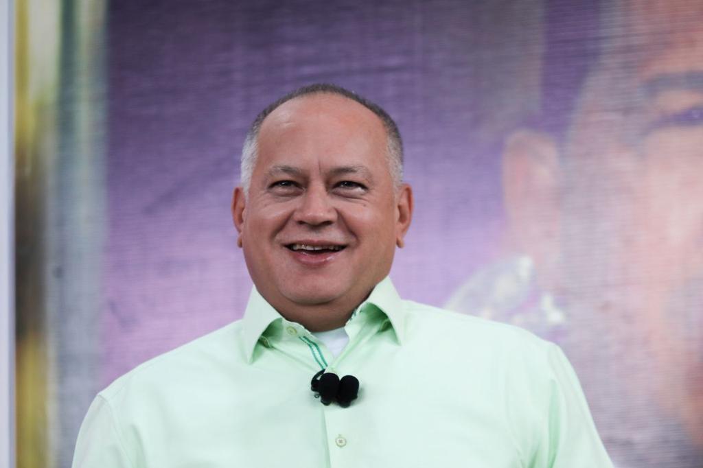 #9Feb Como todos los miércoles, pasamos por aquí para saludar al capitán de la Revolución <a href="/dcabellor/">Diosdado Cabello R</a> y reportar sintonía desde el municipio #Mariño. Hoy de aniversario este gran programa <a href="/ConElMazoDando/">Con el Mazo Dando</a>. ¡8 años de batalla comunicacional! #Mazo8AñosYContando