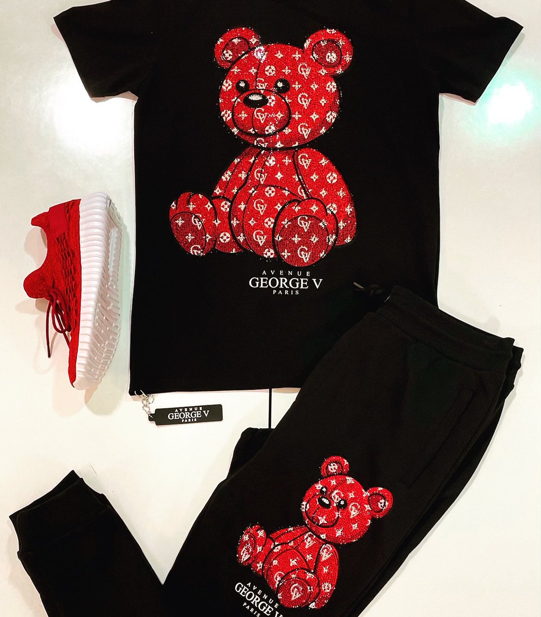 OneMonarchy's tweet photo. Cozy Valentine’s Day outfit inspo! 

#onemonarchy #georgev #maychingset #sneakers #teddy #gems #streetwear #valentinesday https://t.co/fsge8gKbGc
