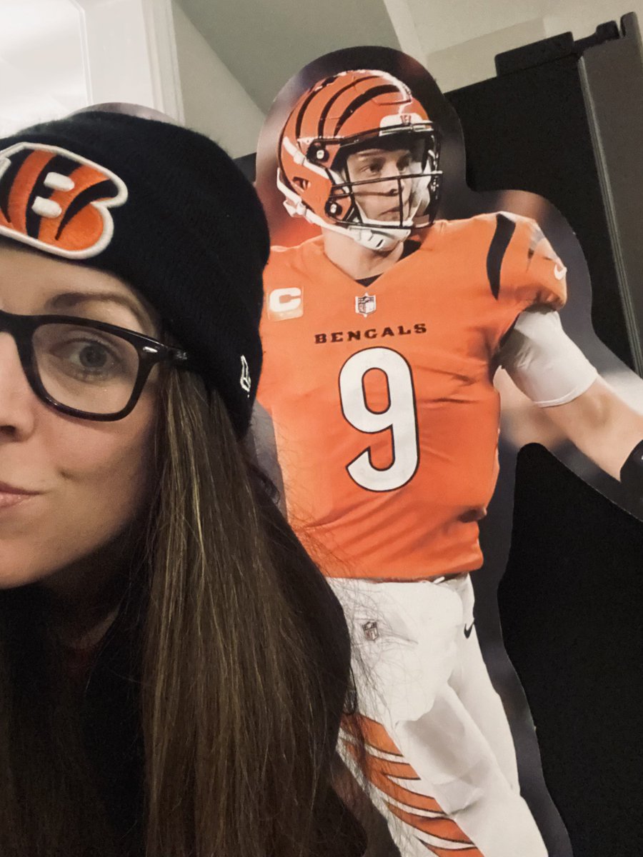 Brit_King1's tweet photo. Just checked in, Joe is still hanging by the fridge. He’s ready for Sunday. #Ruleitall #whodey https://t.co/5sq2abHgIU