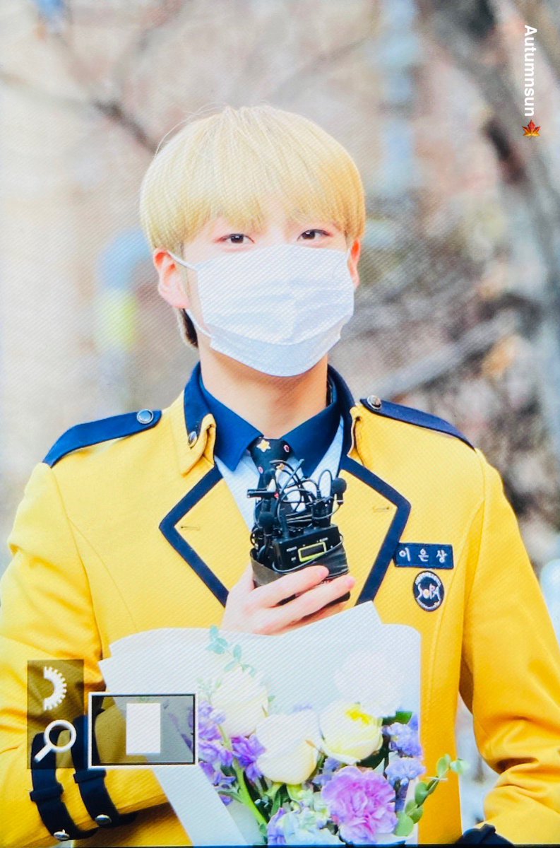 AutumnSun_1026's tweet photo. 220210 서공예 졸업식
우리 은상이 졸업 축하해🥳 
너무 오랜만이다❤️
#이은상 #LEEEUNSANG https://t.co/lGHR5OxPkj