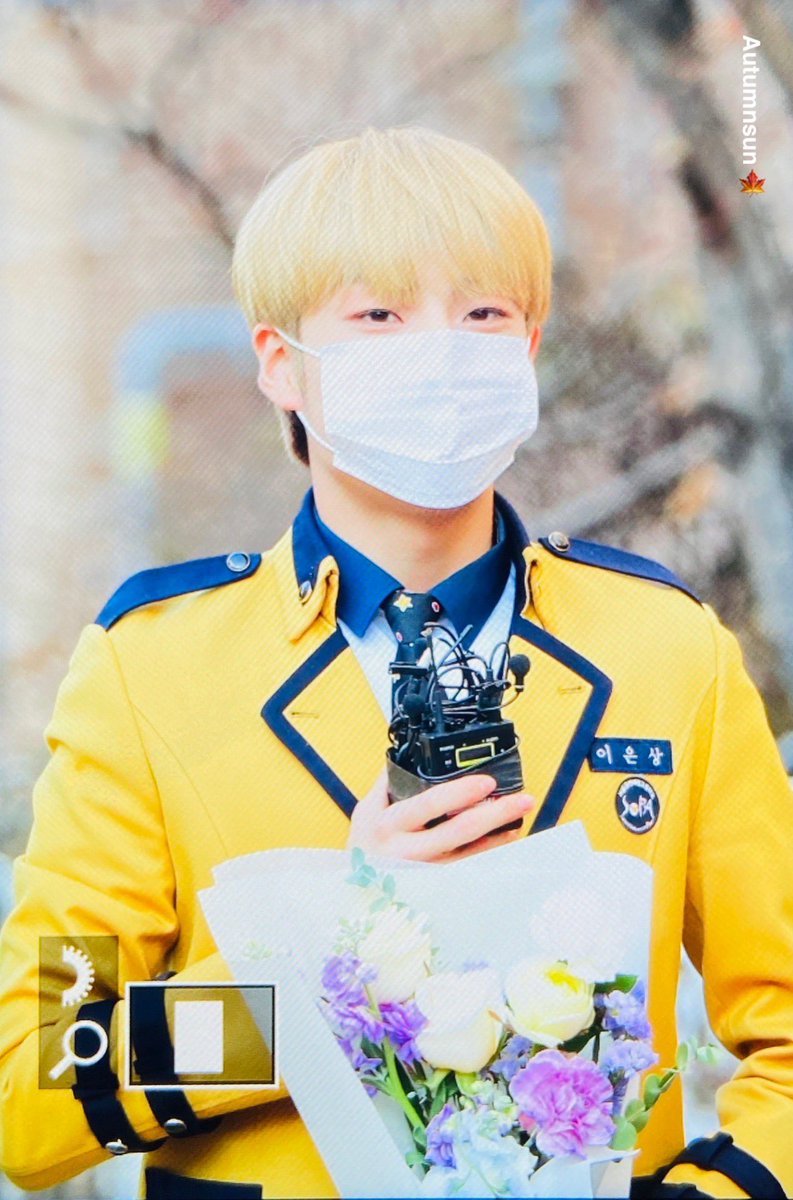 AutumnSun_1026's tweet photo. 220210 서공예 졸업식
우리 은상이 졸업 축하해🥳 
너무 오랜만이다❤️
#이은상 #LEEEUNSANG https://t.co/lGHR5OxPkj