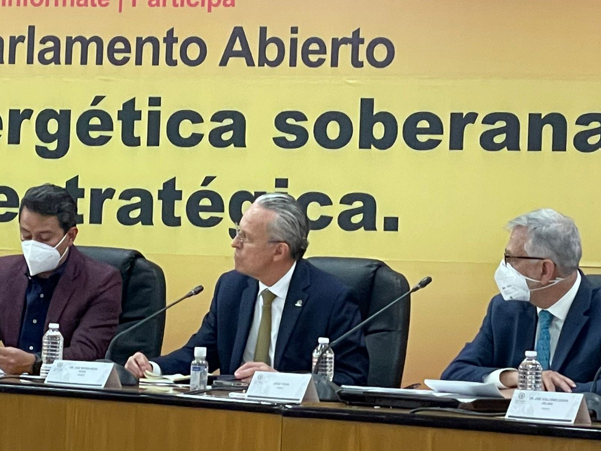 En su intervención durante el Parlamento Abierto de la #ReformaEléctrica, nuestro Presidente Nacional <a href="/JoseMedinaMora/">José Medina Mora I.</a> agradeció el espacio para intercambiar puntos de vista y enriquecer esta reforma con 8 objetivos. Abrimos hilo