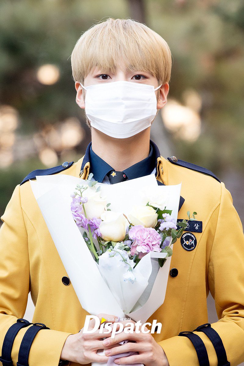 ki_ra_es's tweet photo. 은상이 서공예 졸업 기사사진💛

https://t.co/V9fEt3X7sD

 #이은상 #은상 #LeeEunSang https://t.co/JGmLKxeD6n