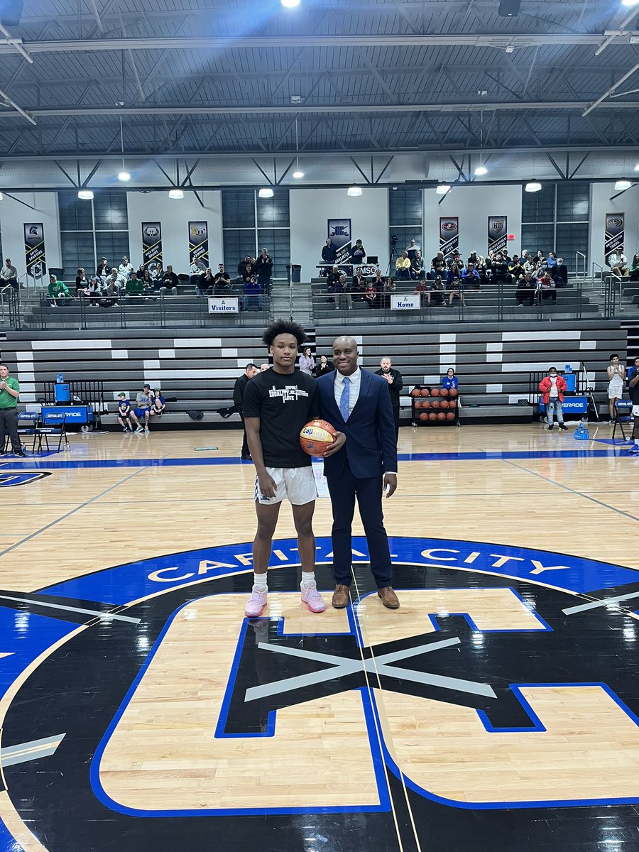 CCHS_Activities's tweet photo. 🤩Congratulations to #CCHS Senior Corde Brown, who scored his 1,000th point on 1/21 vs Helias. Corde is the first in Cavs history to join the 1️⃣0️⃣0️⃣0️⃣ point club!! CONGRATS!! #GoCavsGo #makinghistory https://t.co/pHfPPt17PE