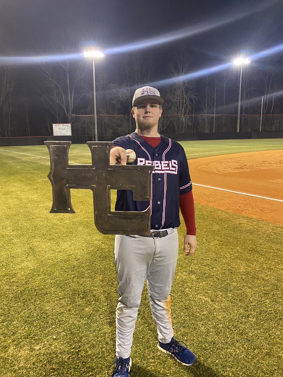 <a href="/Coltonsanders24/">Colton Sanders</a> Gets to tote the HC brand tonight! 3 run 💣!! #RiseUp