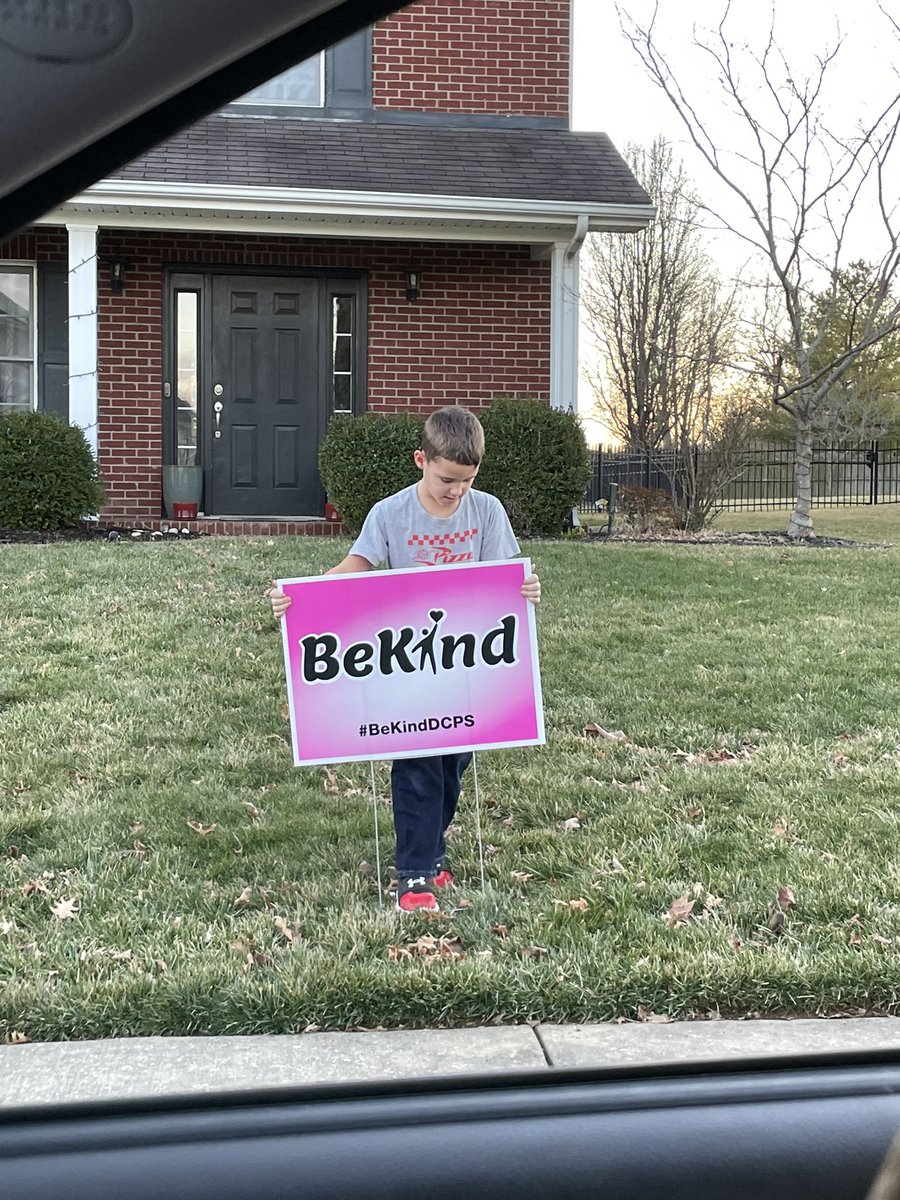 twitwithwhit's tweet photo. So many amazing things are happening in our schools to encourage students (and grown ups) to just be kind. I love our kids and the @DCPSKidsFirst approach to empowering people! #BeKindDCPS https://t.co/LcoheQsYQg