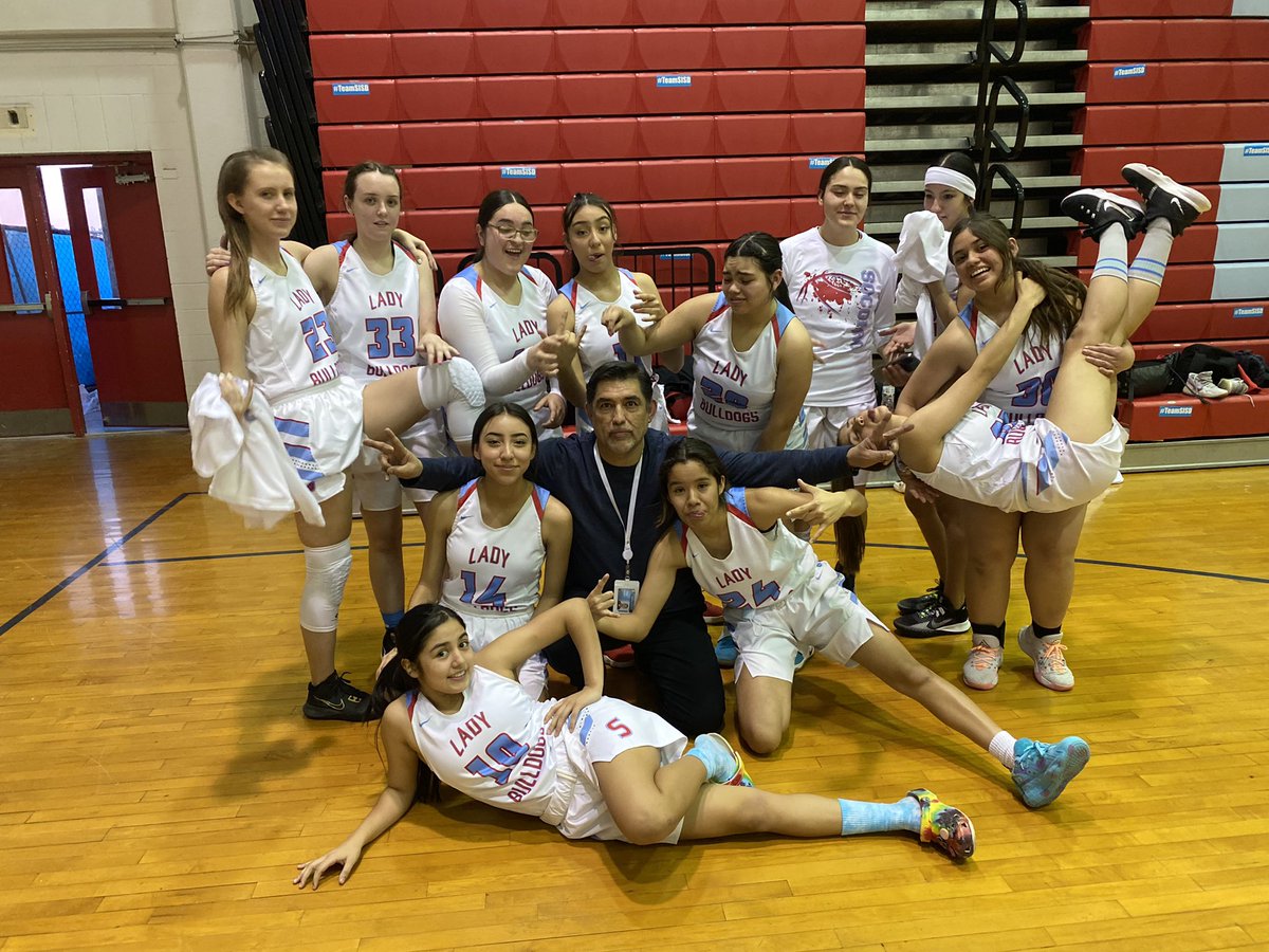 AMartinez_SHS's tweet photo. Our Bball season is over for this year! It was such an honor to coach every single one of these ladies on the JV Squad! #SHS#Family#SocorroStrong @mvela2018 @elbigfred @Coach_E_Cano @Socorro_HS https://t.co/mgxAmQouDn