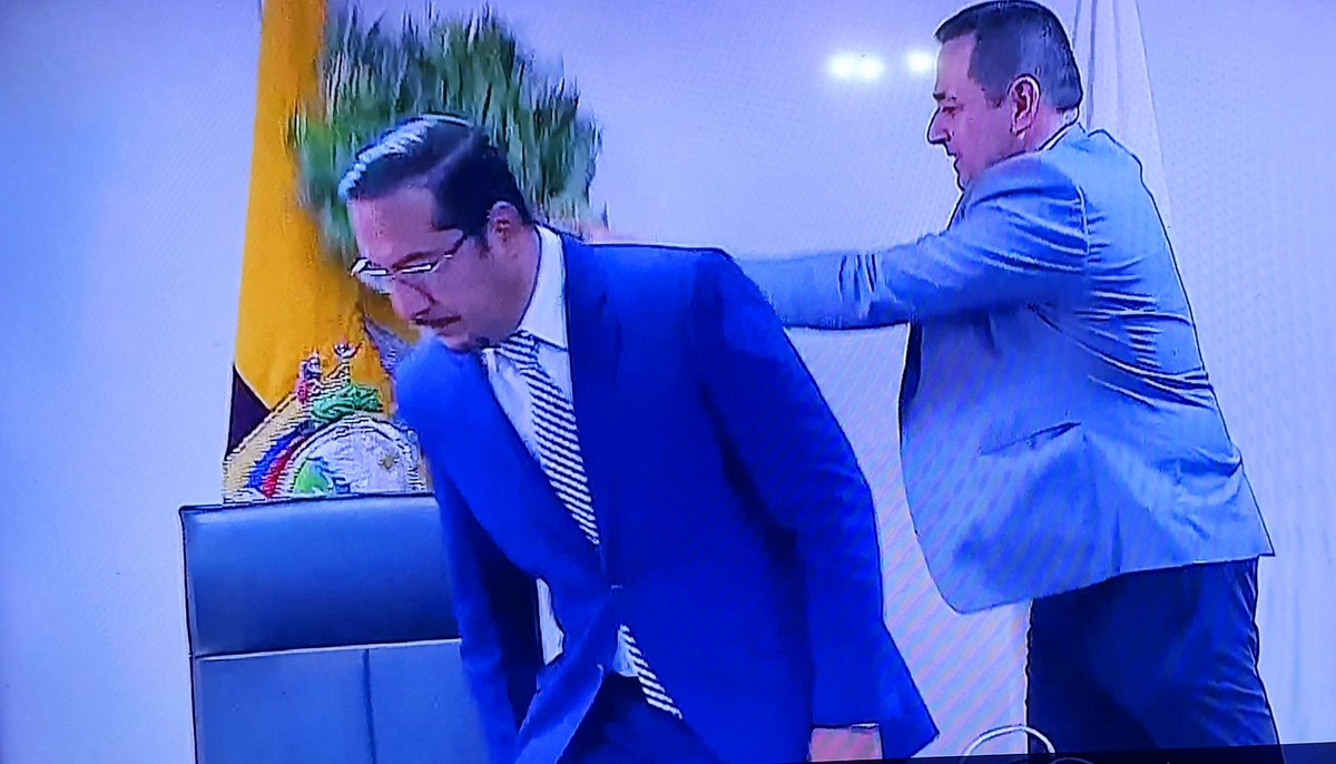 tomasrodri's tweet photo. @MashiRafael Consejero @BravoManabita imagino que desconoce el respeto que le debe a la bandera. Como Abanderado del Pabellón Nacional, y mejor Maestrante extranjero de Universidad tricentenaria condeno su acto lleno de IRRESPETO E IGNORANCIA. #CCSPC #Dictadura https://t.co/0IqqRKG2OG