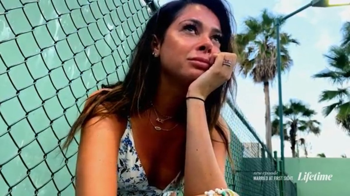 storytellerd10's tweet photo. Alyssa has perfected the victim role, get her off our screens! #MarriedAtFirstSight #MAFS https://t.co/zkAwm1rj0H