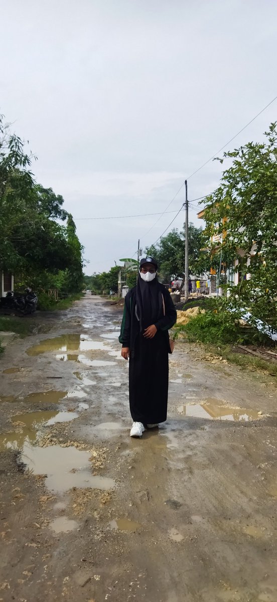 noniklah's tweet photo. Heran saya, zaman sekarang masih ada jalan yang blm di beton atau di aspal. Padahal pak Jokowi uda datang kesini 2x.
#kknstiaws #Gubernur #Ganjar #godong #grobogan https://t.co/GKoNIE0l08