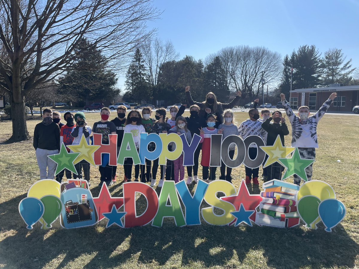 MrsPinho's tweet photo. We are 100 days smarter! @HanoverBASD @BethlehemAreaSD #BuildingBethlehem #100daysofschool https://t.co/7VuY10Jp45