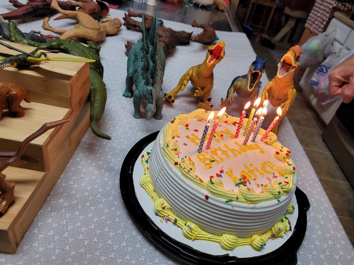 lime_space's tweet image. Sure do hope there's enough cake for the prehistoric party guests! 🦕 🎂