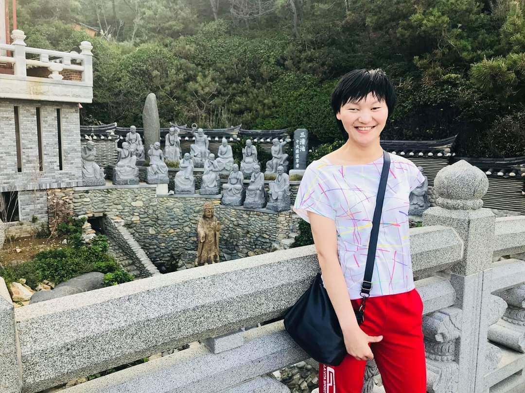 Хүний харагдах байдалд ач холбогдол битгий өгч бай, жинхэнэ хүн нь гаднаа биш дотроо байдаг юм шүү.